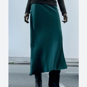 BNWT ZARA SATIN SKIRT